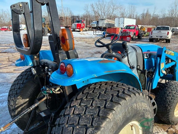 ls-xr4755h-loader-tractor-showing-3660-hours-image-16