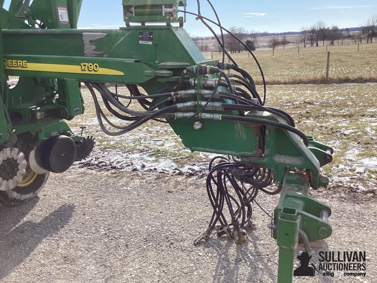 2011-john-deere-1790-image-12
