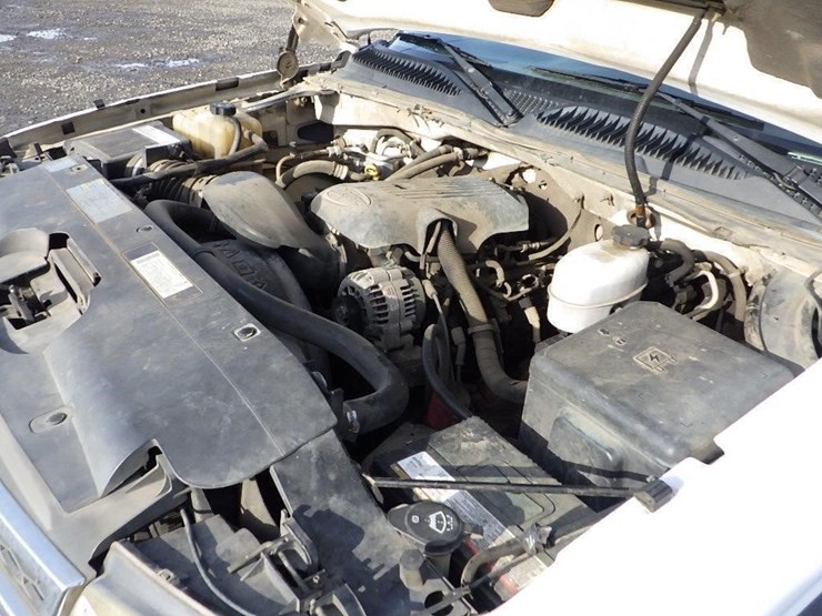 2005-chevrolet-3500-image-13