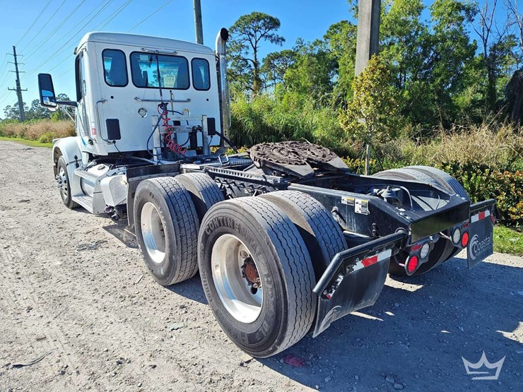 2023-peterbilt-567-image-50