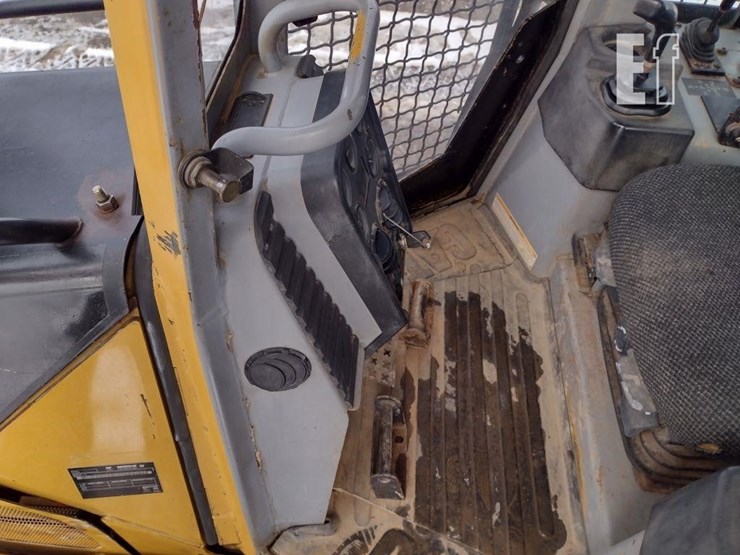 2005-caterpillar-d4g-xl-image-16