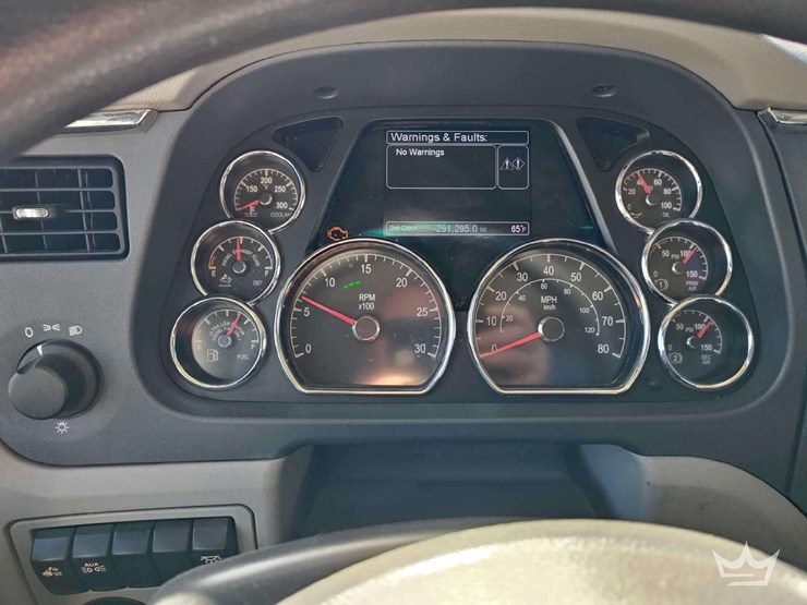 2022-peterbilt-567-image-45