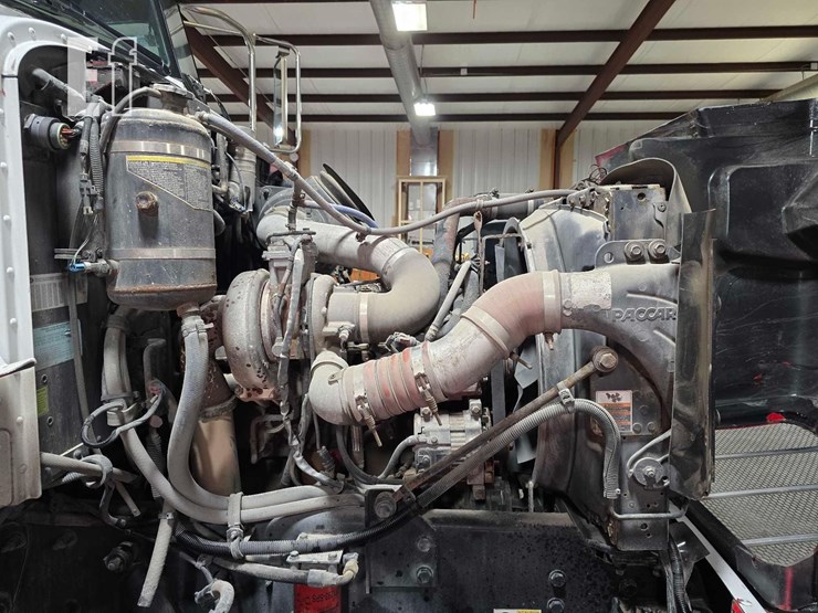 2010-peterbilt-340-image-27