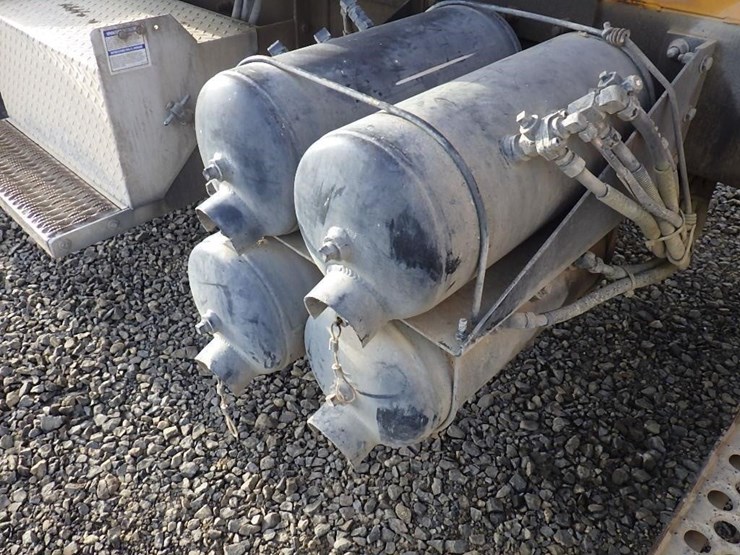 2001-peterbilt-357-image-15