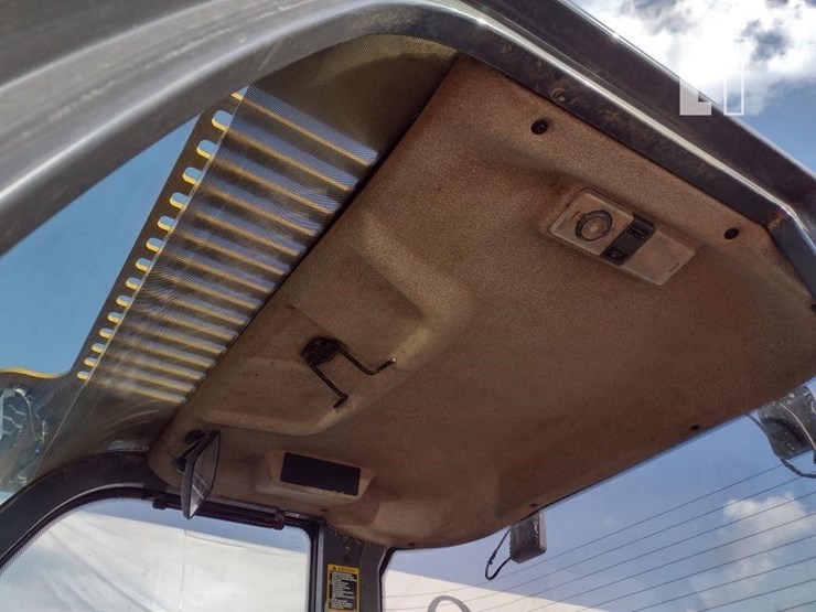 2021-deere-304l-image-13