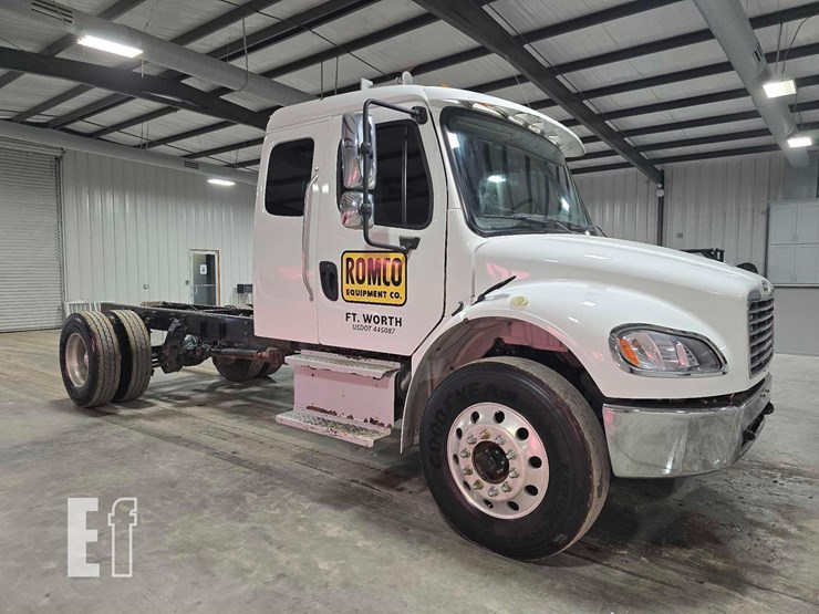 2017-freightliner-business-class-m2-106-image-2