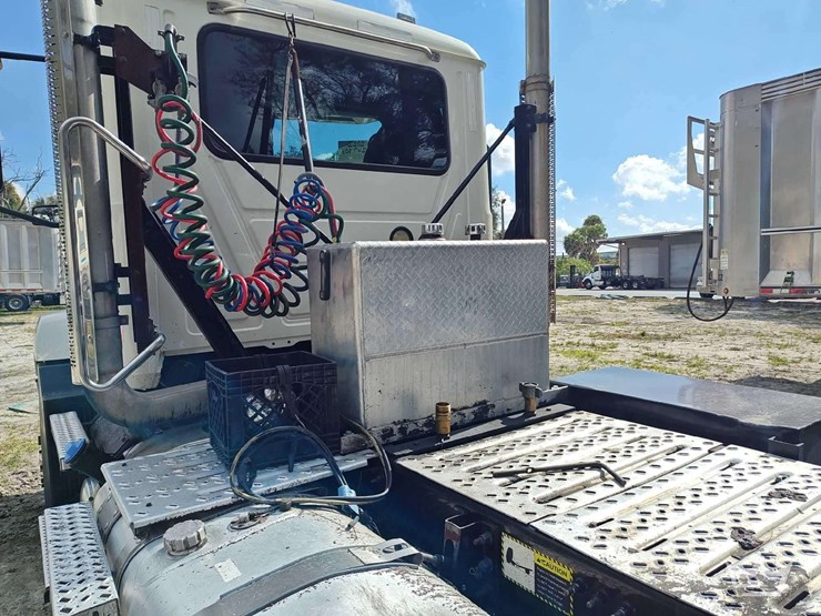 2022-mack-anthem-t/a-wet-kit-day-cab-truck-tractor-image-30