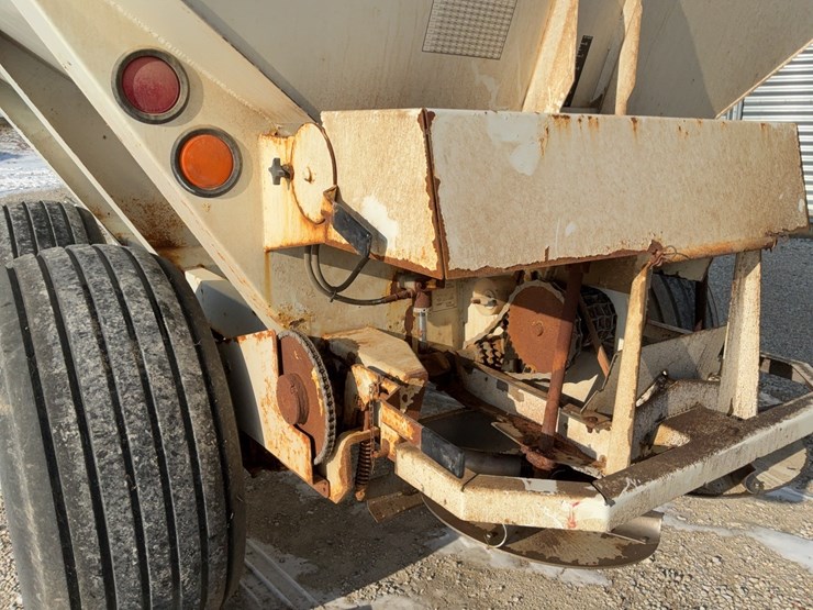 loftness-fs800-fertilizer-spreader-image-24