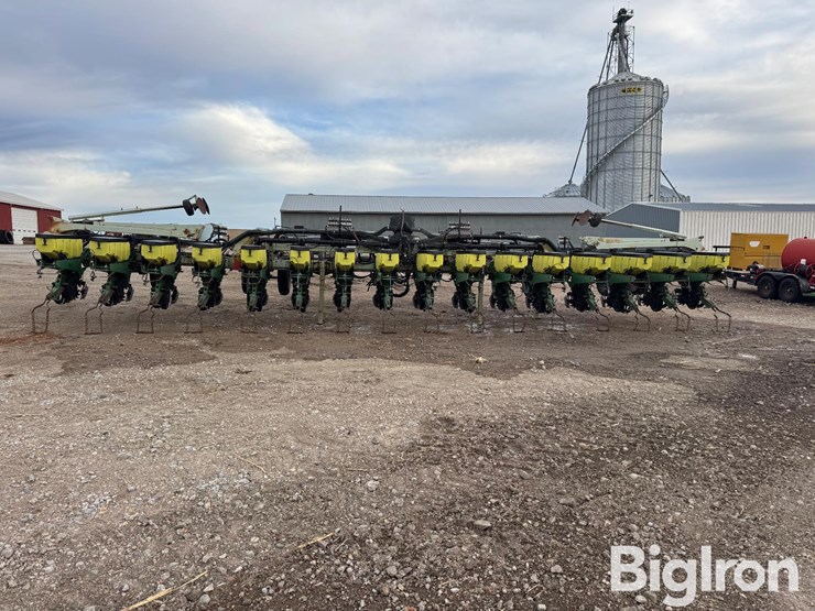 john-deere-16-image-6