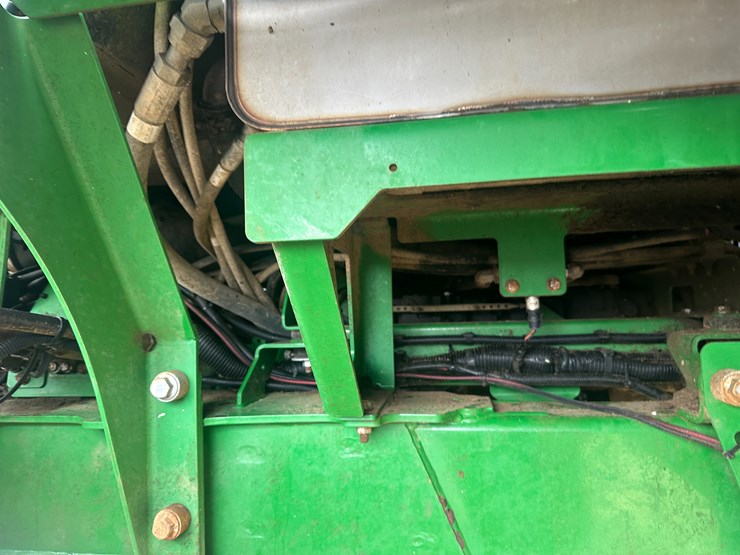 2014-john-deere-r4038-image-43