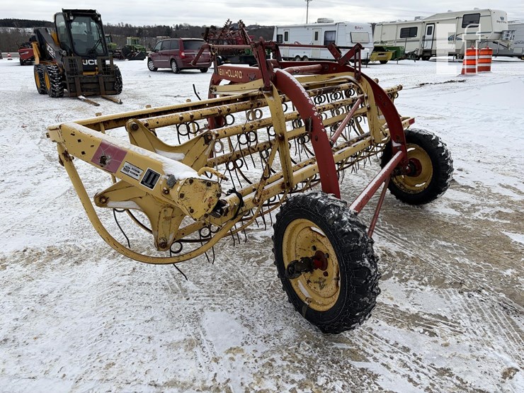 new-holland-258-image-3