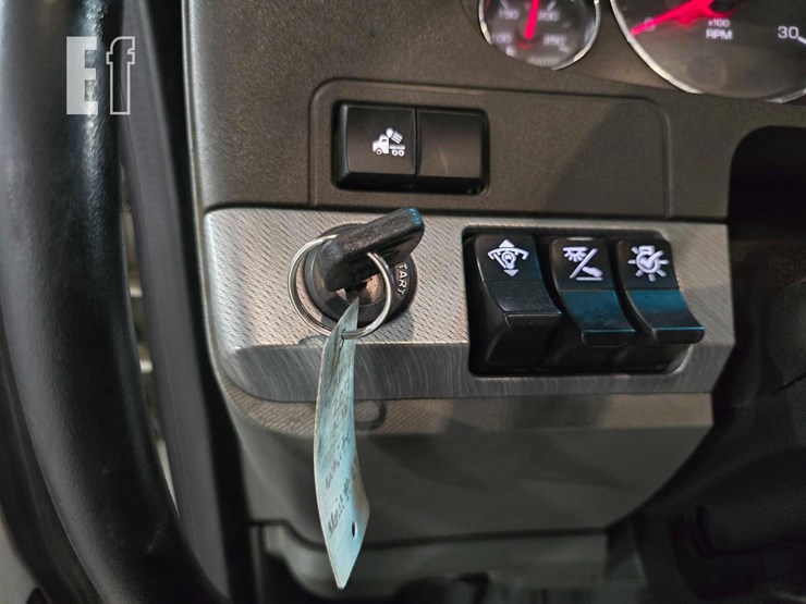 2017-kenworth-t880-image-21