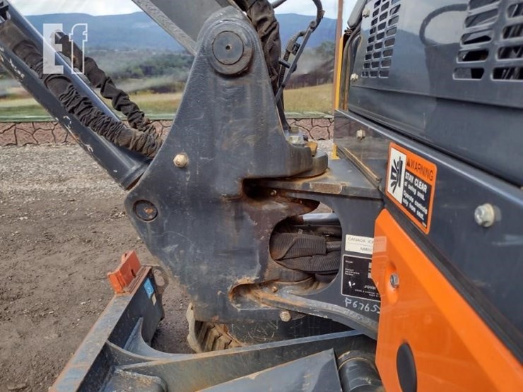 2022-deere-26g-image-23