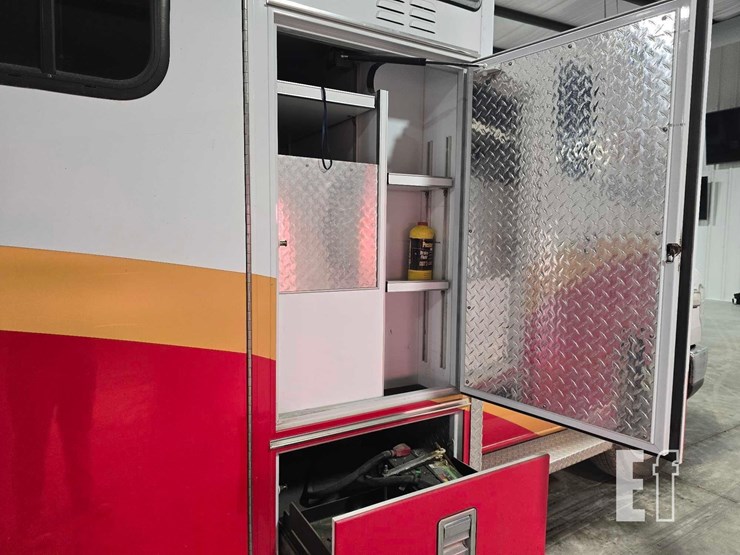 2013-ford-e450-image-17