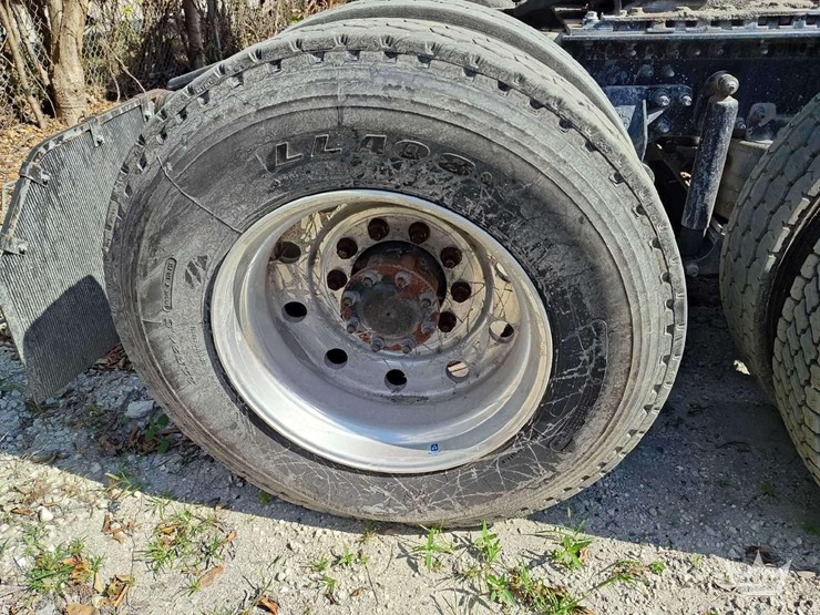 2022-mack-pinnacle-t/a-wet-kit-day-cab-truck-tractor-image-40