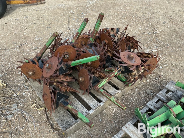 john-deere-max-emerge-planter-opening-units-image-5