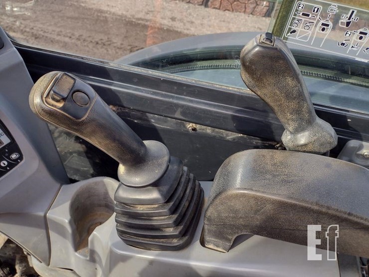 2017-kubota-kx040-4-image-8