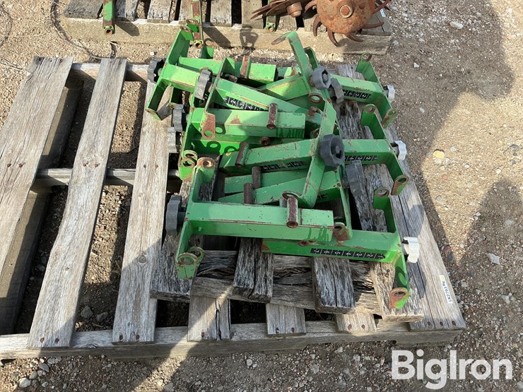 john-deere-max-emerge-planter-depth-adjust-brackets-image-6