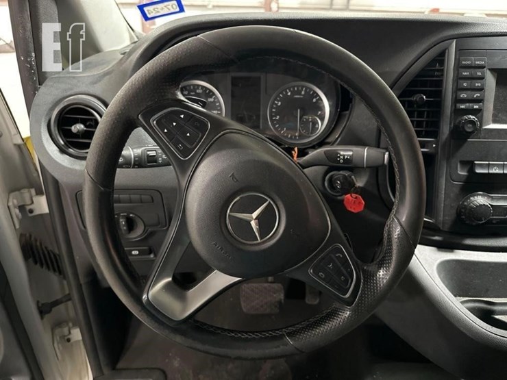 2017-mercedes-benz-metris-image-13