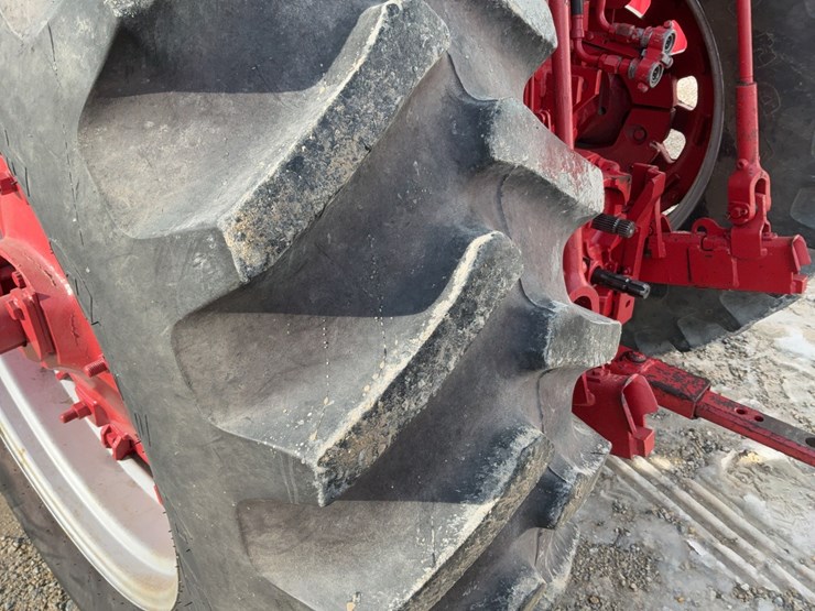 1970-ih-farmall-856-tractor-image-24