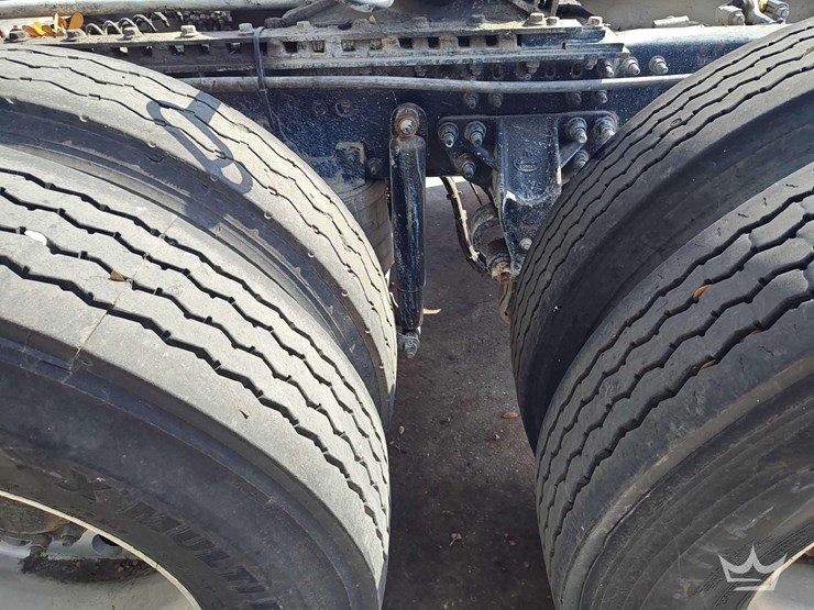 2022-mack-pinnacle-t/a-wet-kit-day-cab-truck-tractor-image-35