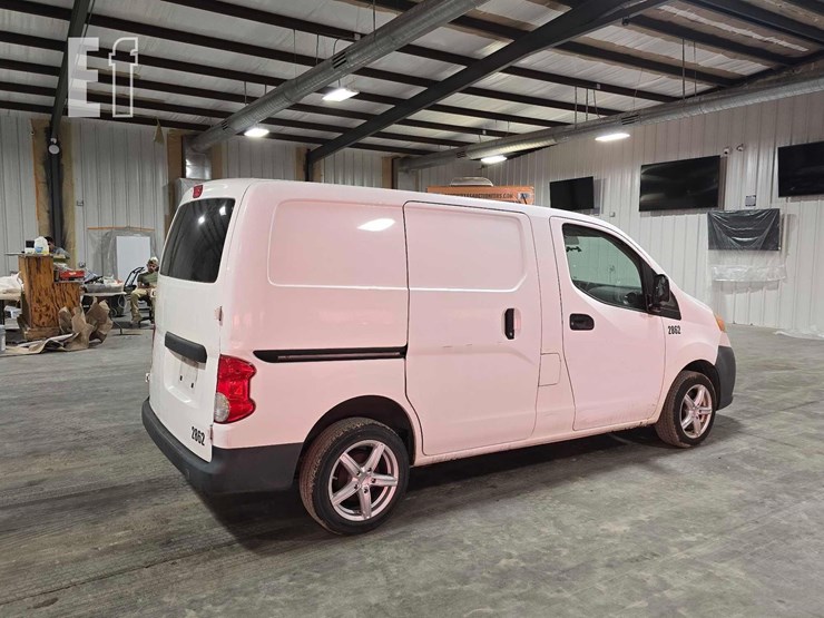 2014-nissan-nv200-image-3