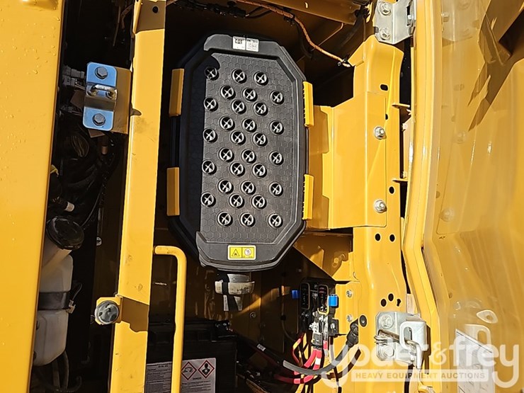 2023-caterpillar-340-image-29