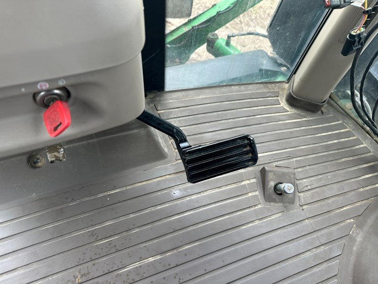 2014-john-deere-r4038-image-82