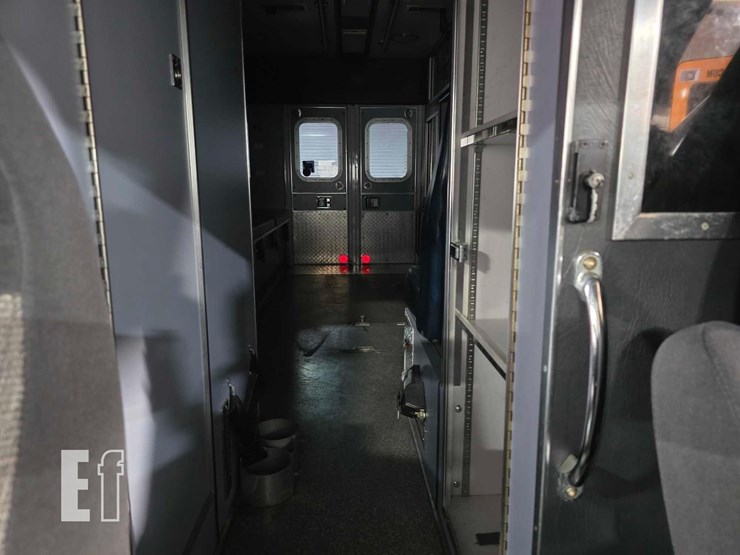 1996-ford-e350-image-18