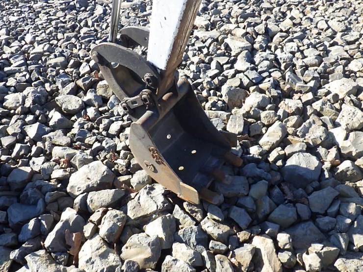 2021-bobcat-e10-image-16