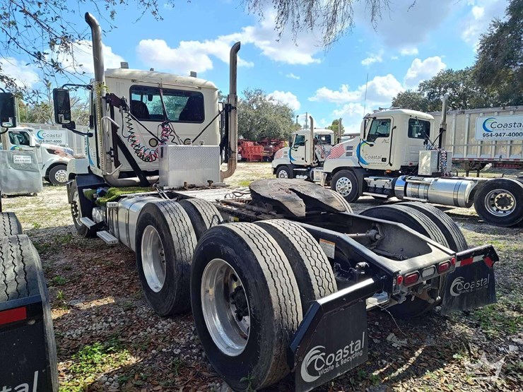 2022-mack-anthem-t/a-wet-kit-day-cab-truck-tractor-image-4