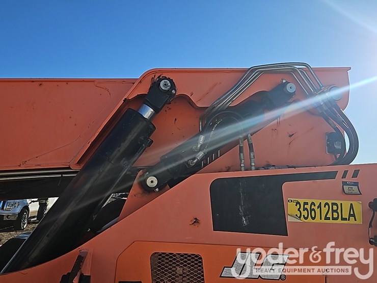 2016-sky-trak-8042-image-17