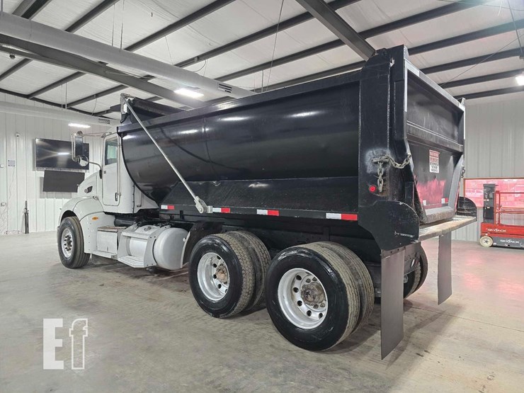 2009-peterbilt-384-image-4