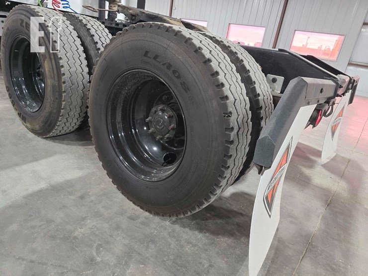 2005-international-9400-image-25