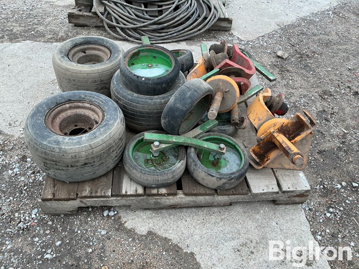 implement-row-gauge-wheels-&-brackets-image-2