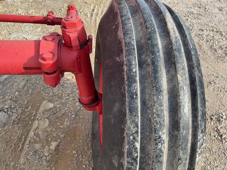 1970-ih-farmall-856-tractor-image-12