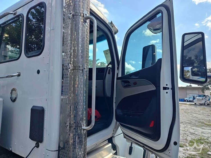 2022-peterbilt-567-t/a-wet-kit-day-cab-truck-tractor-image-20