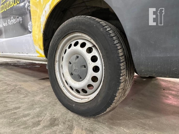 2017-mercedes-benz-metris-image-27