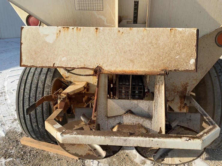 loftness-fs800-fertilizer-spreader-image-26