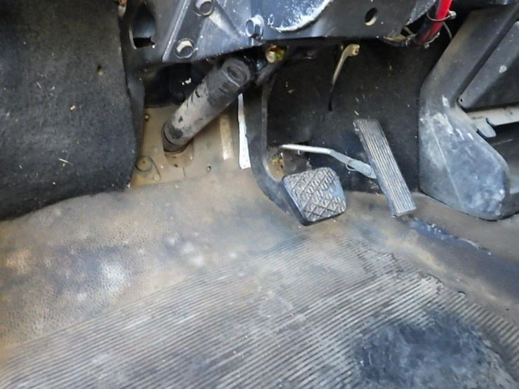 1997-freightliner-fl70-image-23