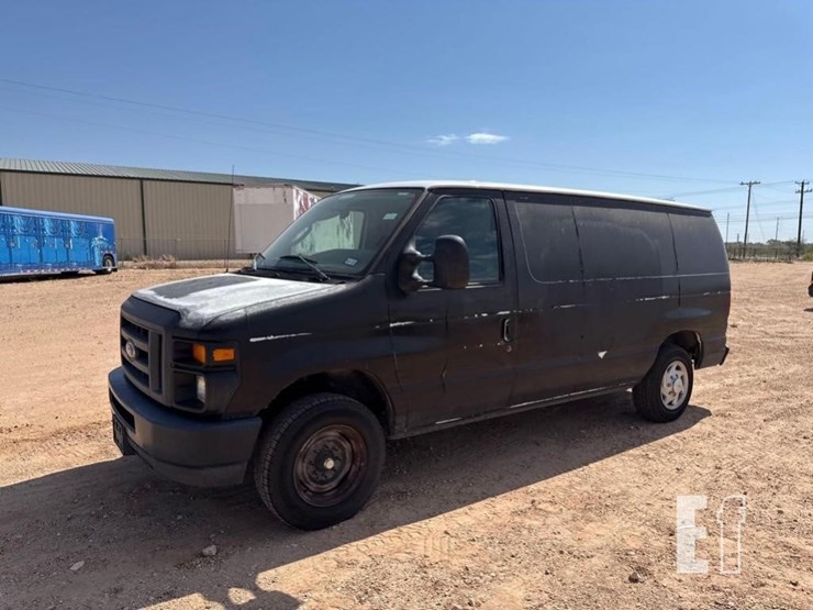 2014-ford-e150-image-1