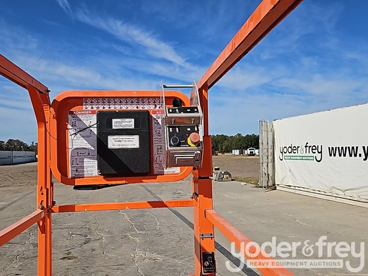 2017-jlg-1930es-image-12