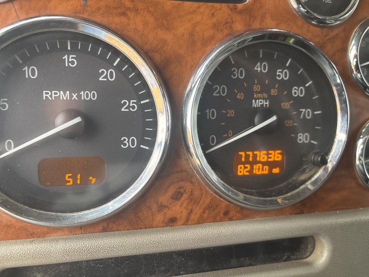 2006-peterbilt-379-image-34