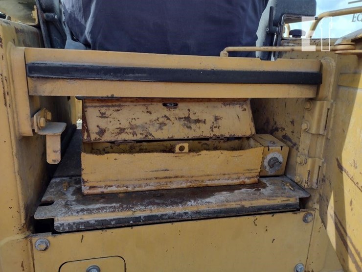 1998-caterpillar-d4c-xl-image-38