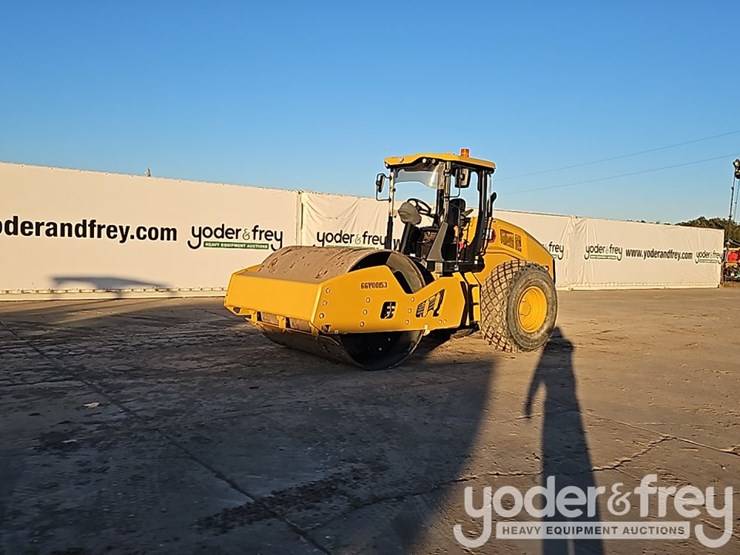 2024-caterpillar-cs10gc-image-2