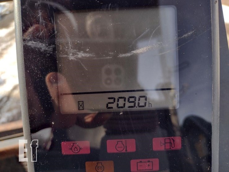 2013-deere-35d-image-6