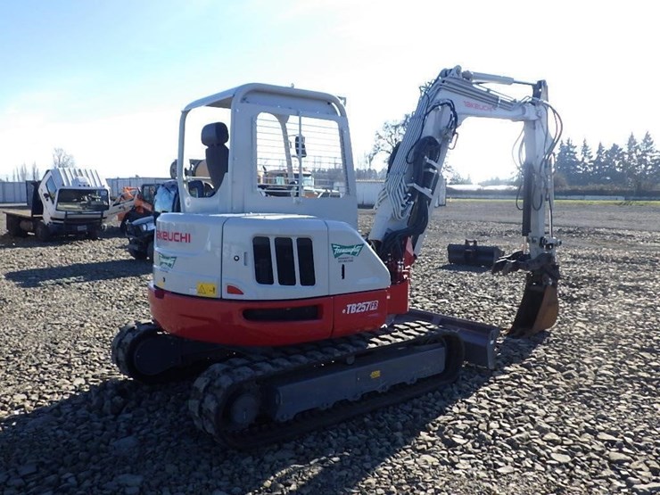 takeuchi-tb257fr-image-4