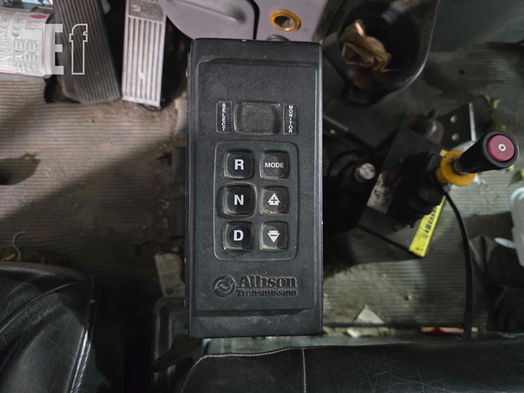 2013-peterbilt-365-image-20