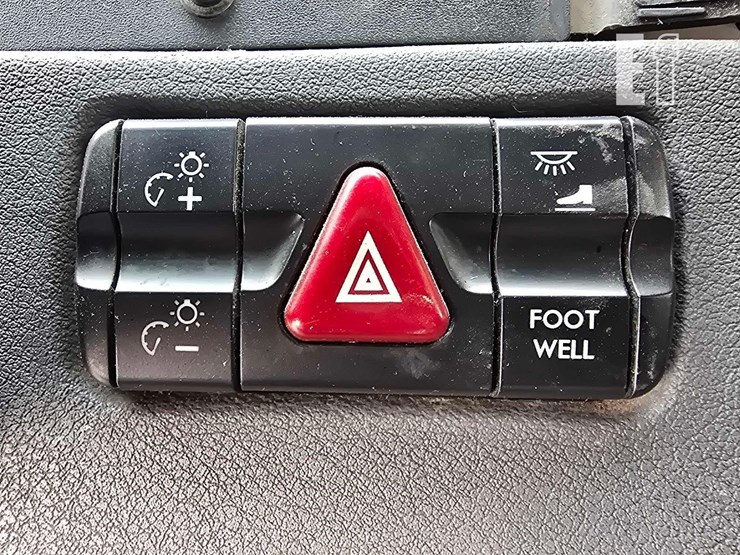 2018-freightliner-cascadia-113-image-24