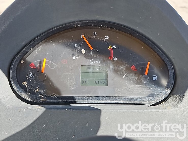 2023-caterpillar-cs10gc-image-25